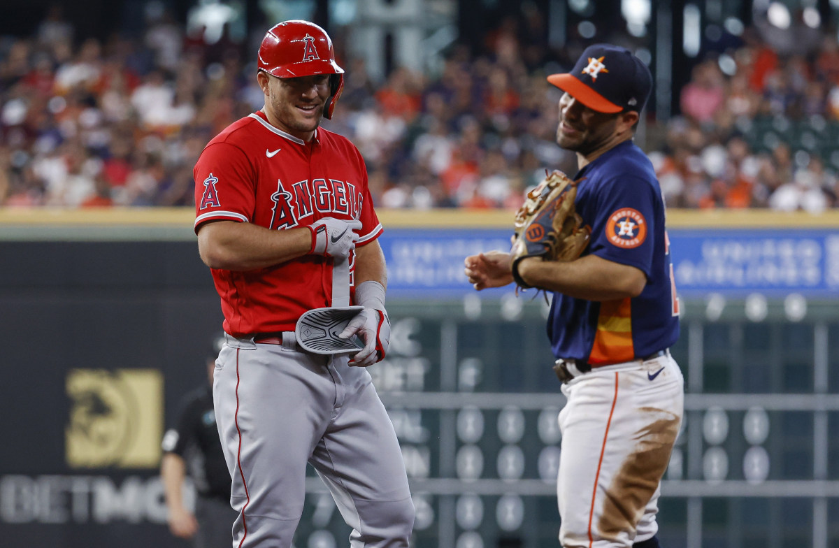 Mike Trout talks with Houston Astros second baseman Jose Altuve.